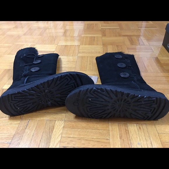 UGG Women’s Bailey Button Triplet II Boots - Picture 3 of 4